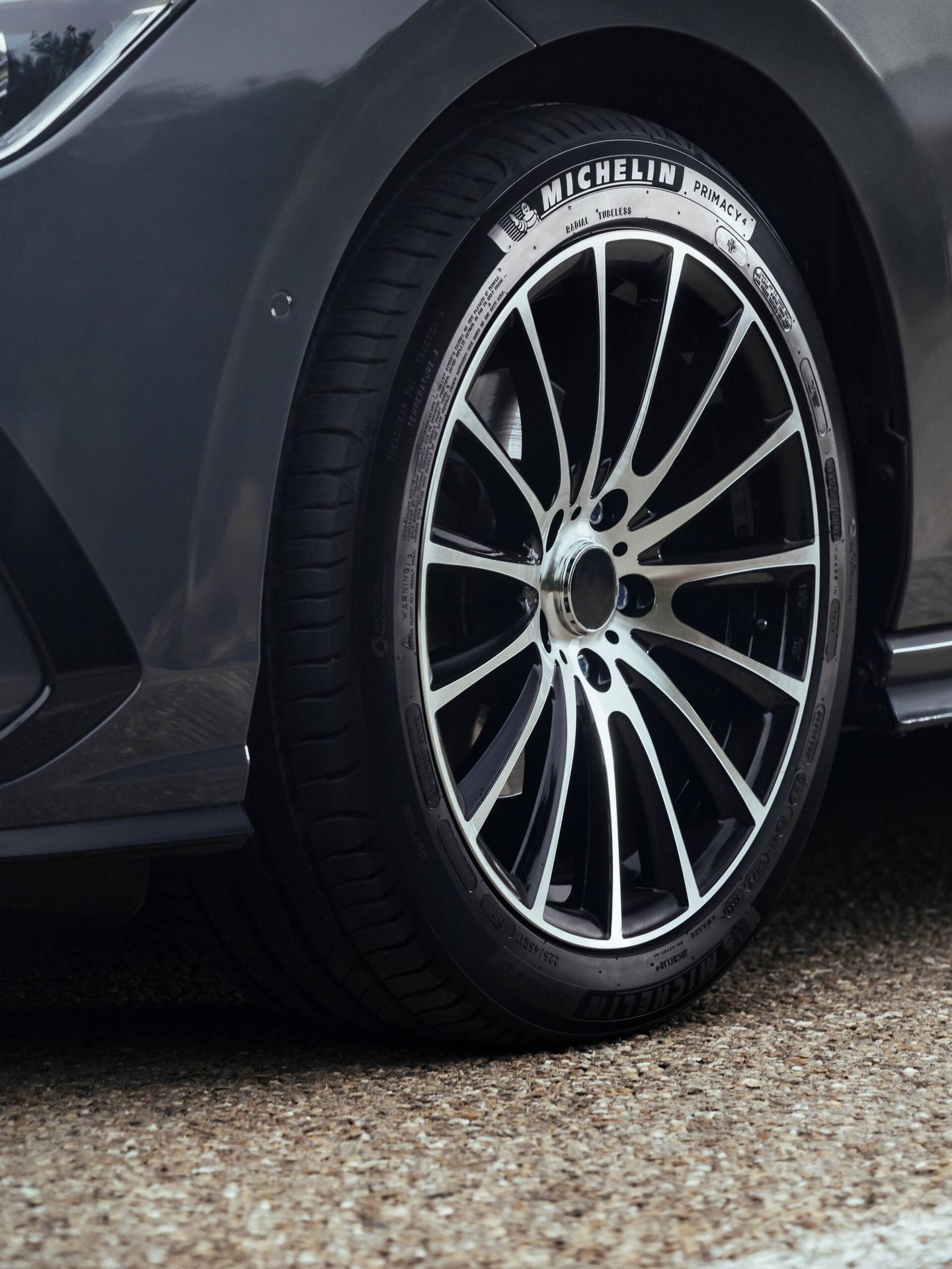 Llevar los neumáticos con poca presión eleva el gasto de carburante entre el 2% y el 4%.