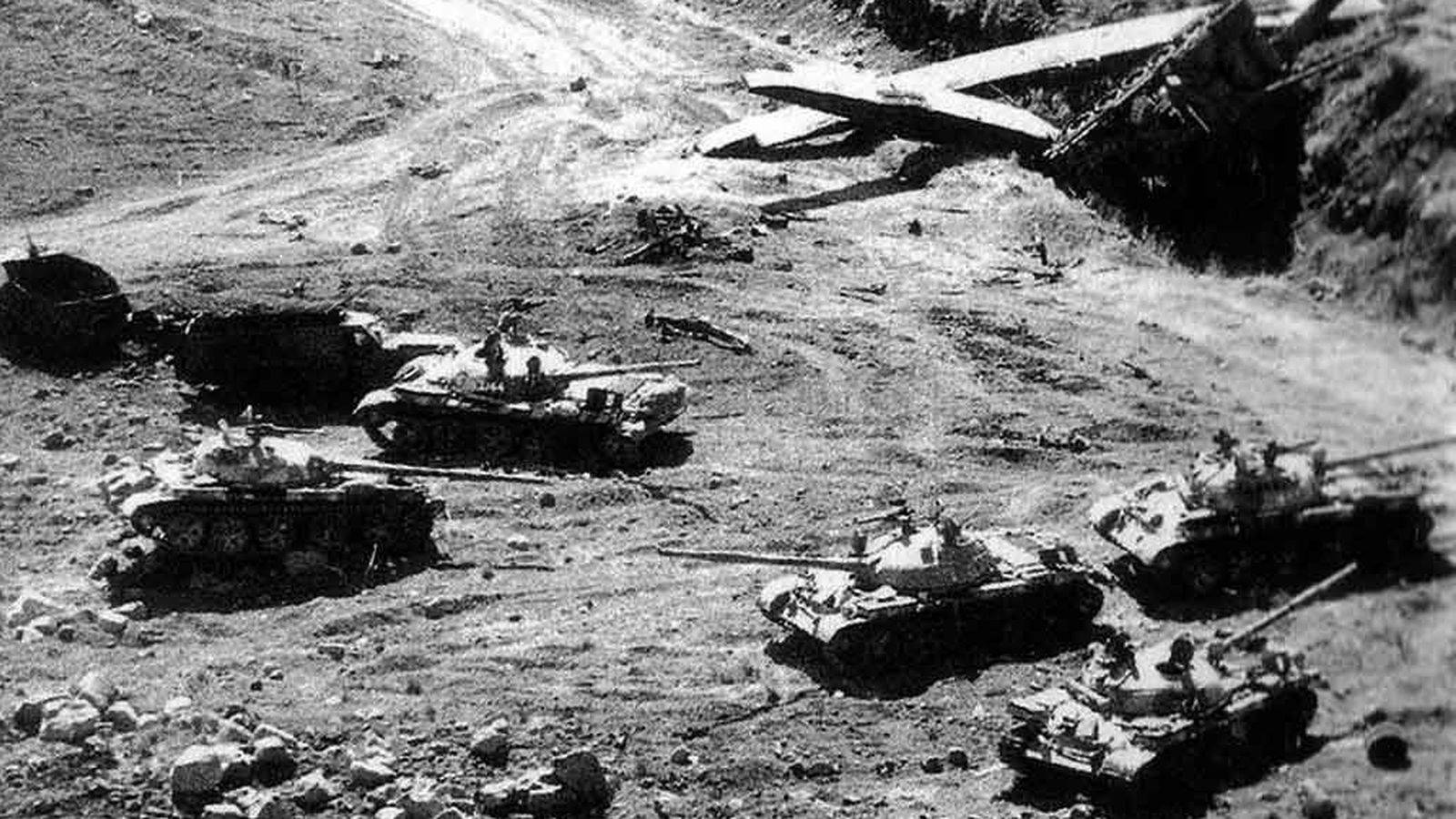 Carros T-55 destruidos en los intentos de cruce de la zanja contracarro. (IDF)
