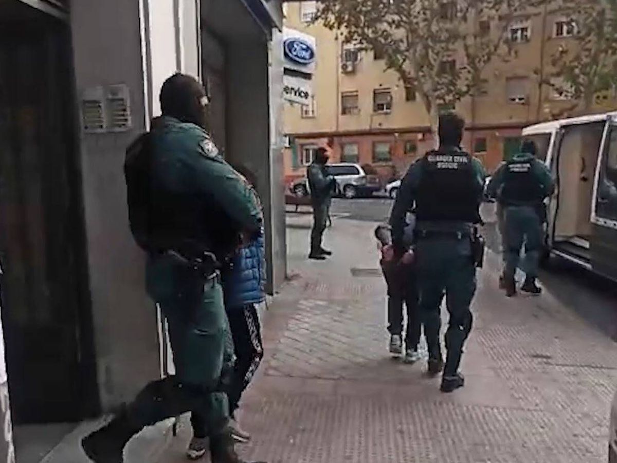 Foto: Momento de la detención. (Guardia Civil)