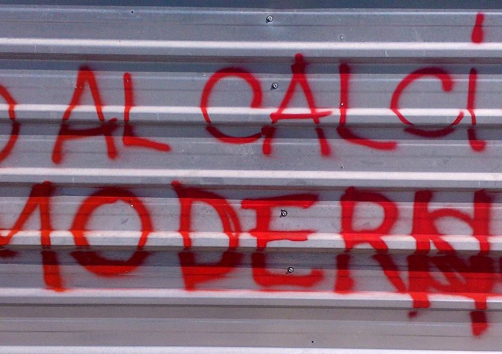 Foto: Una pintada en el cierre de un comercio (dimetilsulfuro.es)