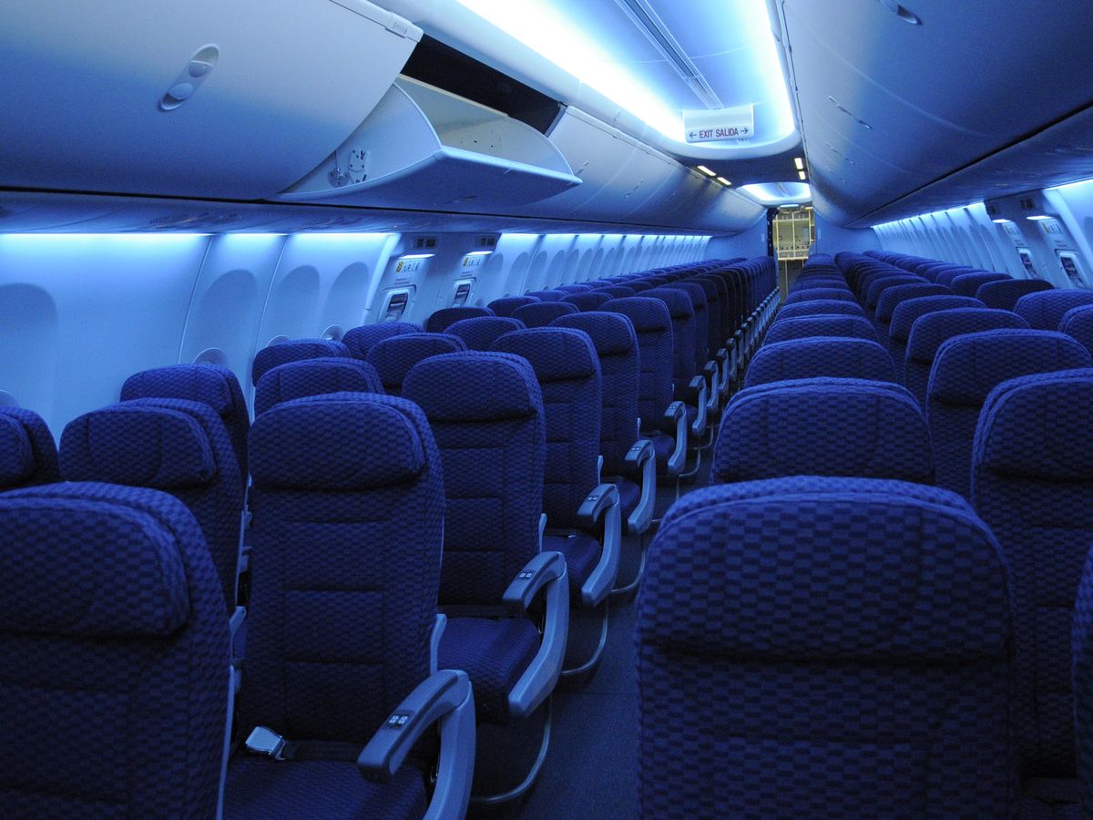 Foto: Interior de un avión de pasajeros. (EFE)