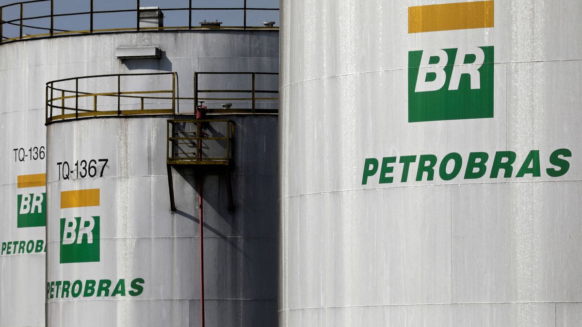 Bolsonaro cesa al presidente de Petrobras por los altos precios de los combustibles 