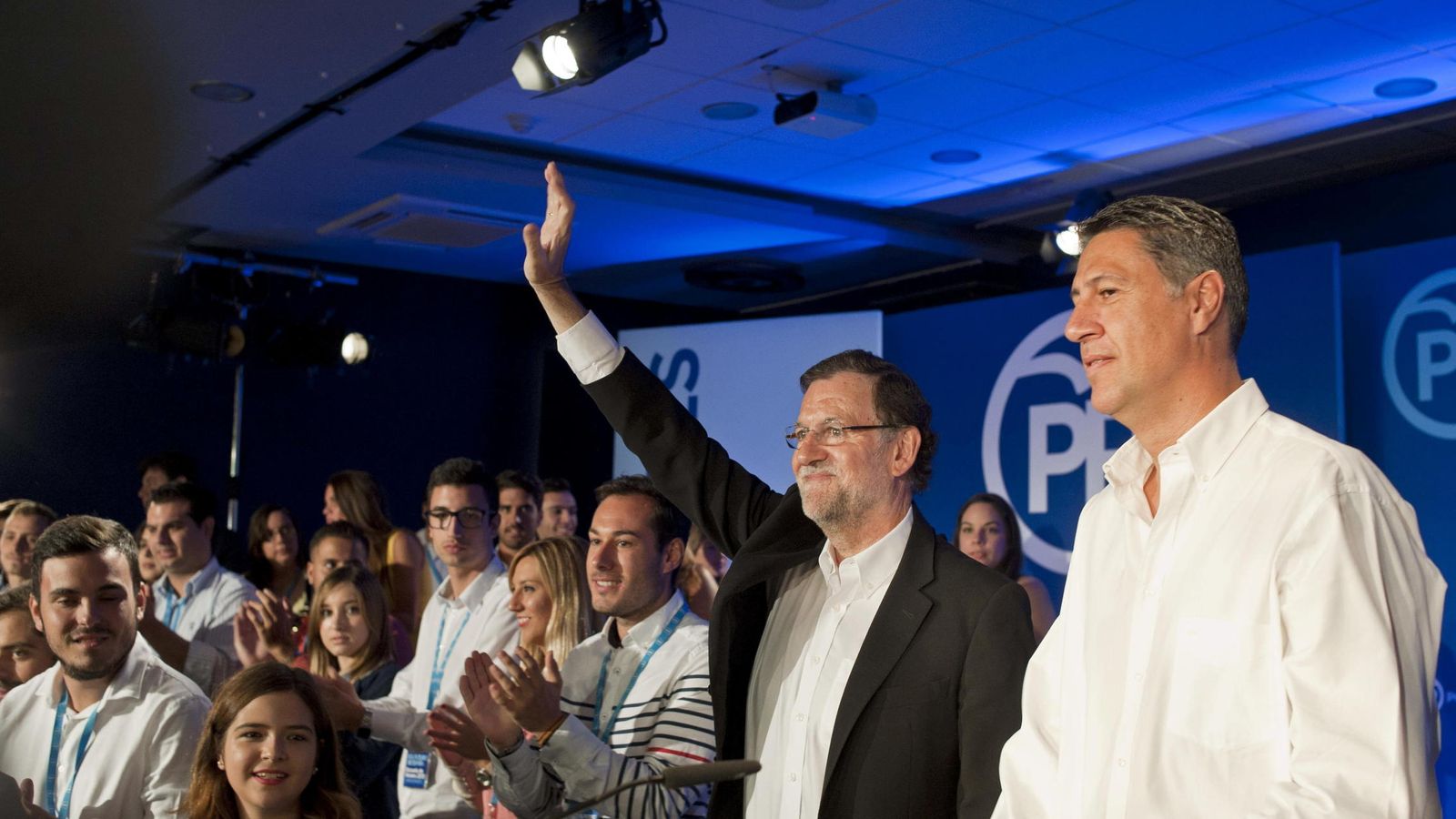 Foto: Rajoy con Xavier García Albiol en la clausura de la escuela de verano del PP (Efe).