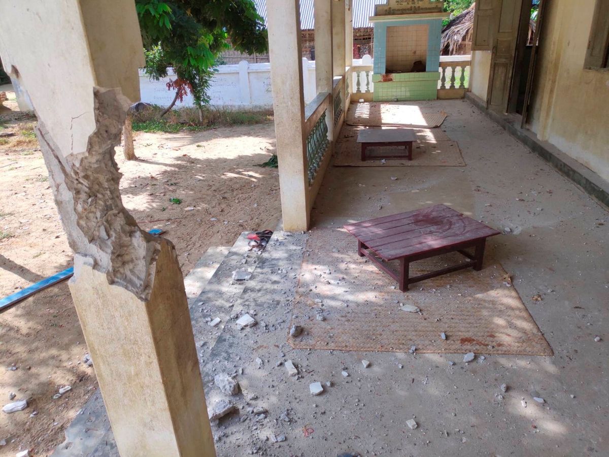 Foto: Daños en la escuela alcanzada por el bombardeo del Ejército birmano. (Reuters)