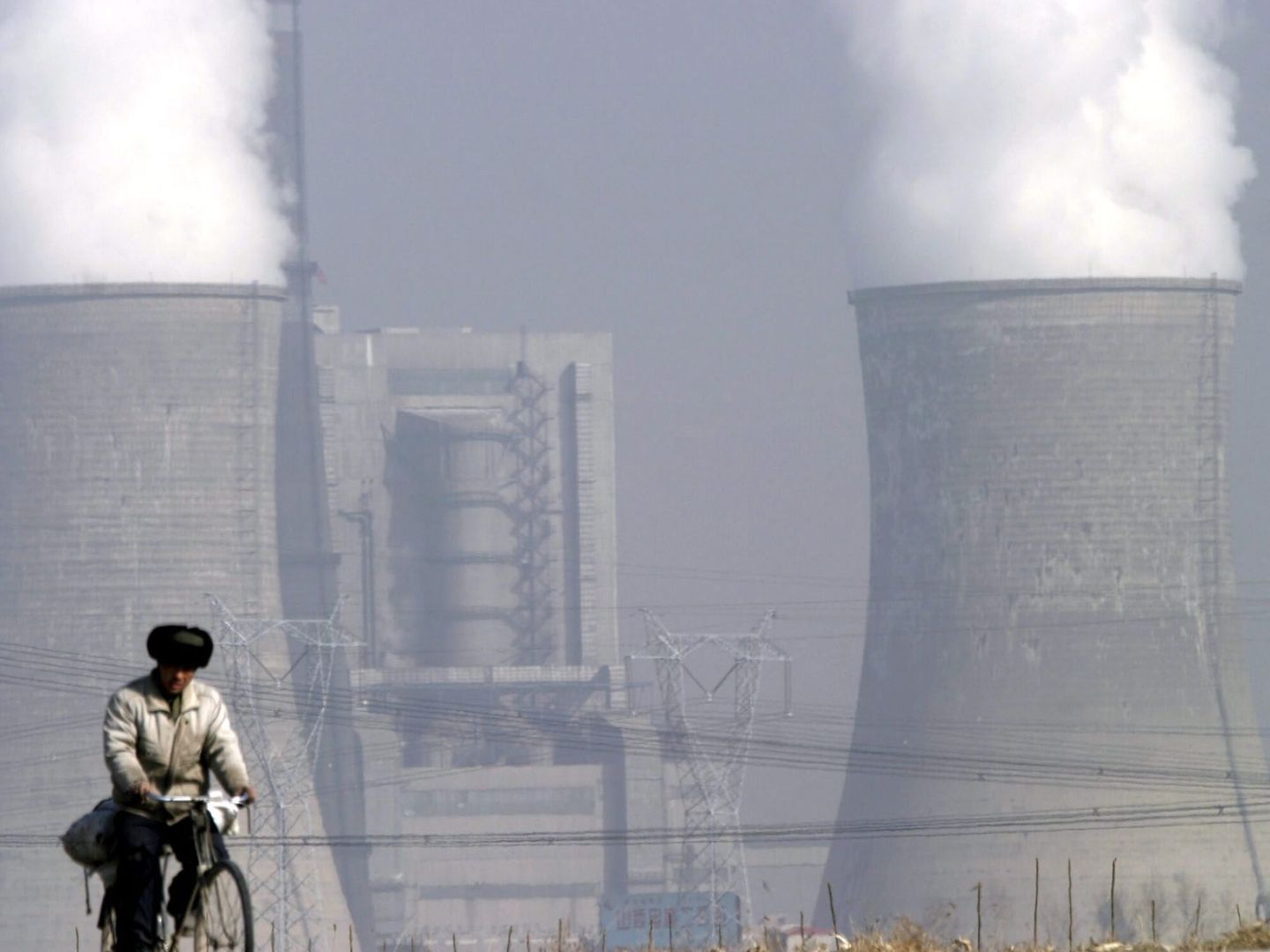 China sigue construyendo plantas de carbón. (EFE/Qilai Shen)