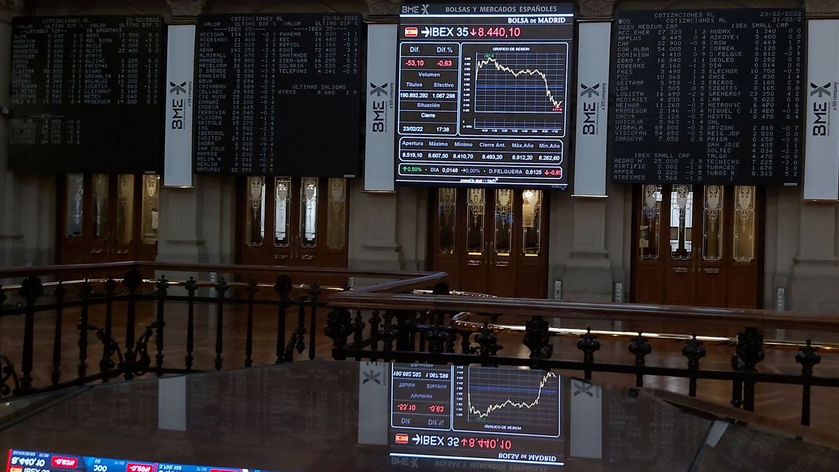 El Ibex cae a mínimos de un año mientras Wall Street digiere con calma la invasión rusa
