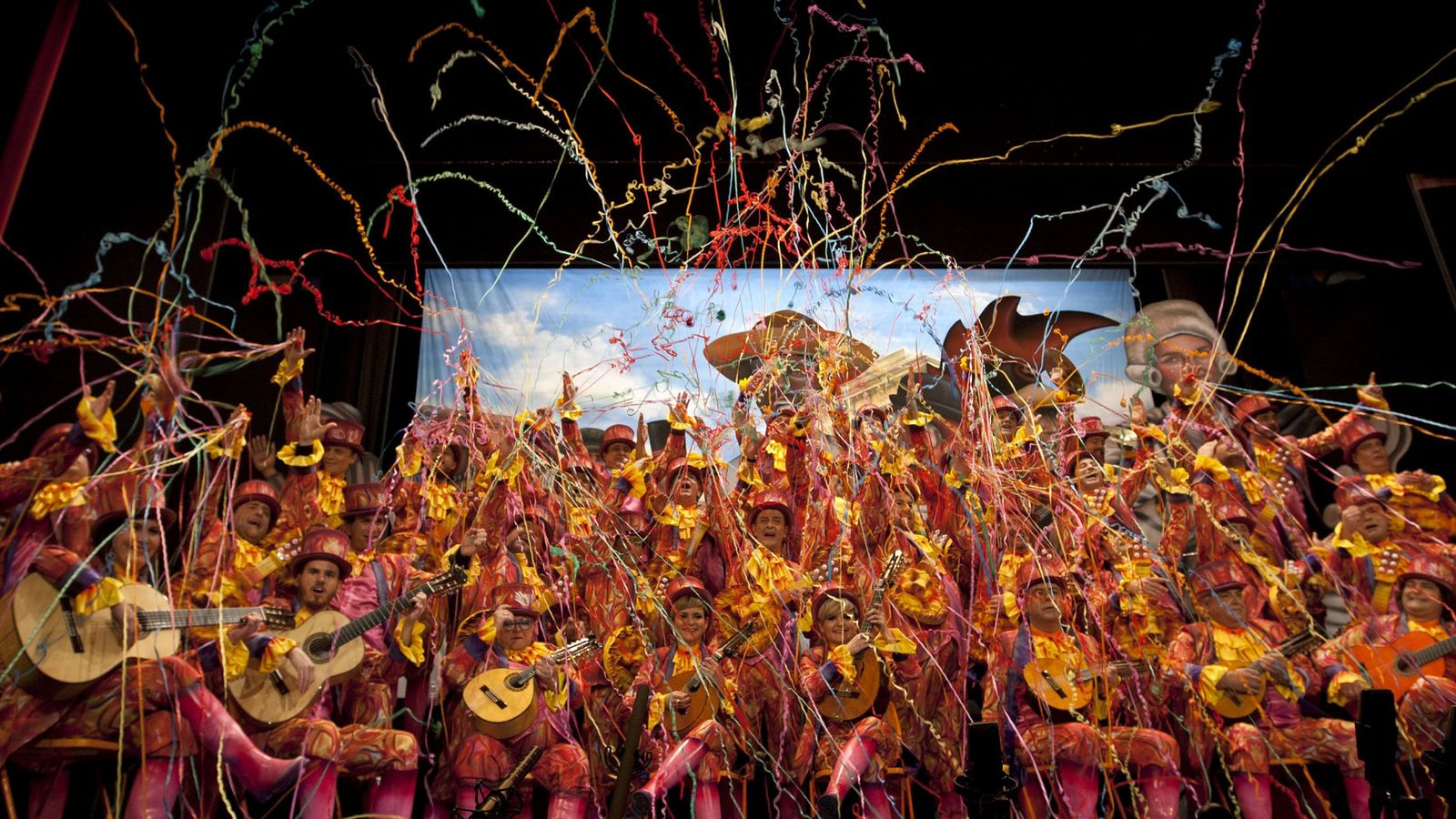 Foto: El coro 'Coroterapia', durante los carnavales del año pasado. (EFE)