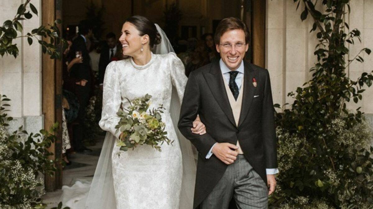 Analizamos las tres fotos oficiales de la boda de José Luis Martínez-Almeida y Teresa Urquijo