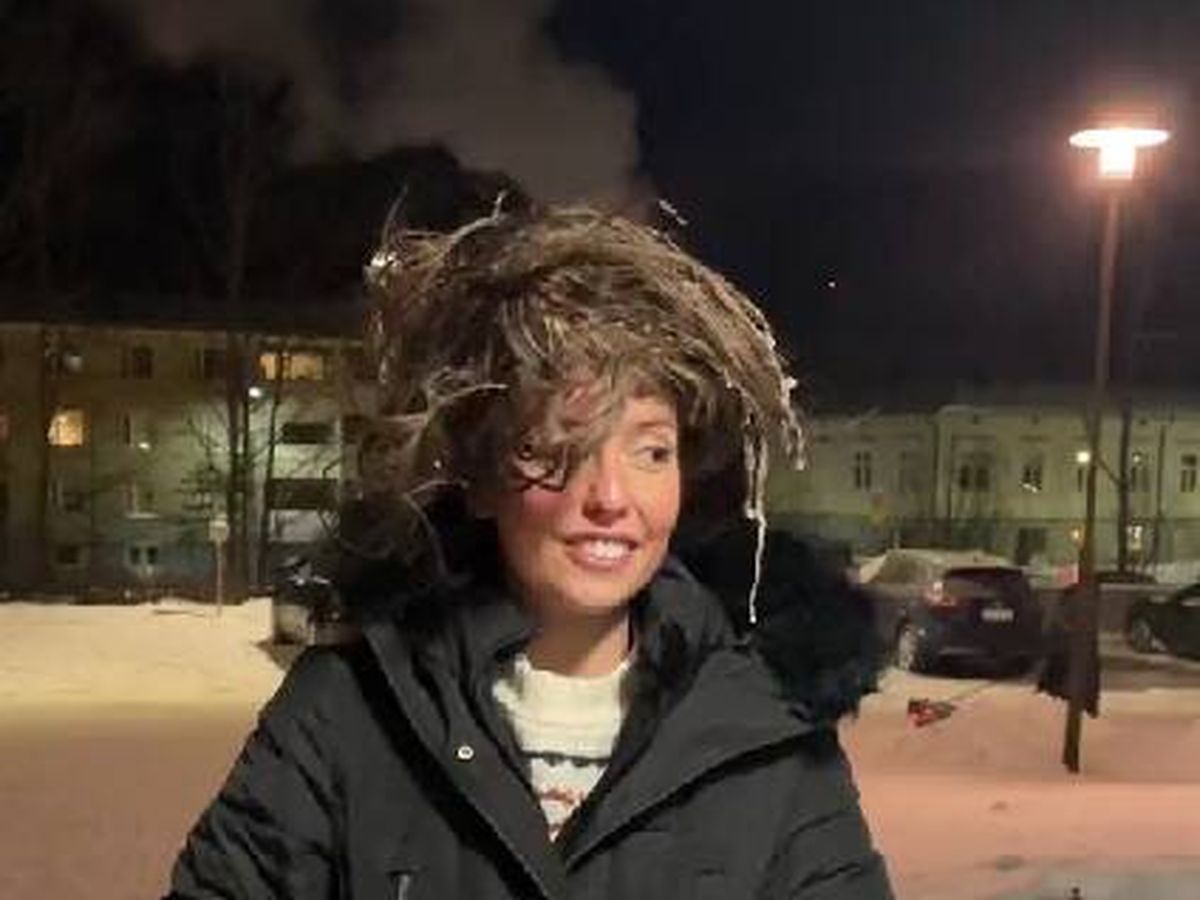 Foto: Una española viviendo en Finlandia sale a la calle y esto es lo que le pasa en el pelo. (TikTok)