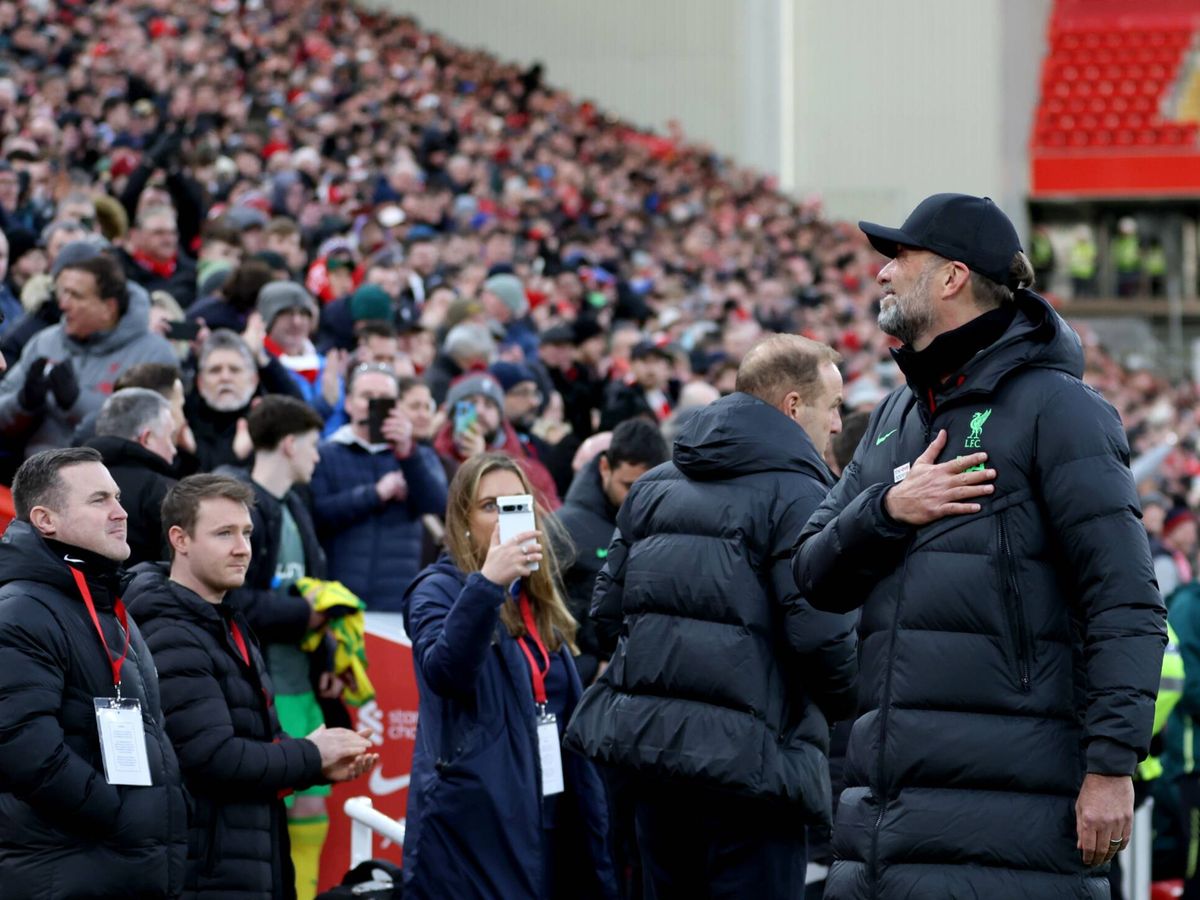 Foto: Así ha recibido Anfield a Jürgen Klopp este domingo tras anunciar que dejará el Liverpool (X/@EmiratesFACup)
