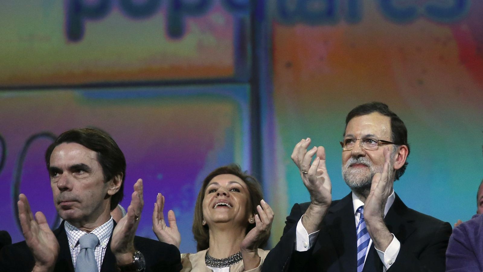 Foto: El presidente del Gobierno, Mariano Rajoy, y el expresidente José María Aznar, en la Convención Nacional del PP. (Reuters)