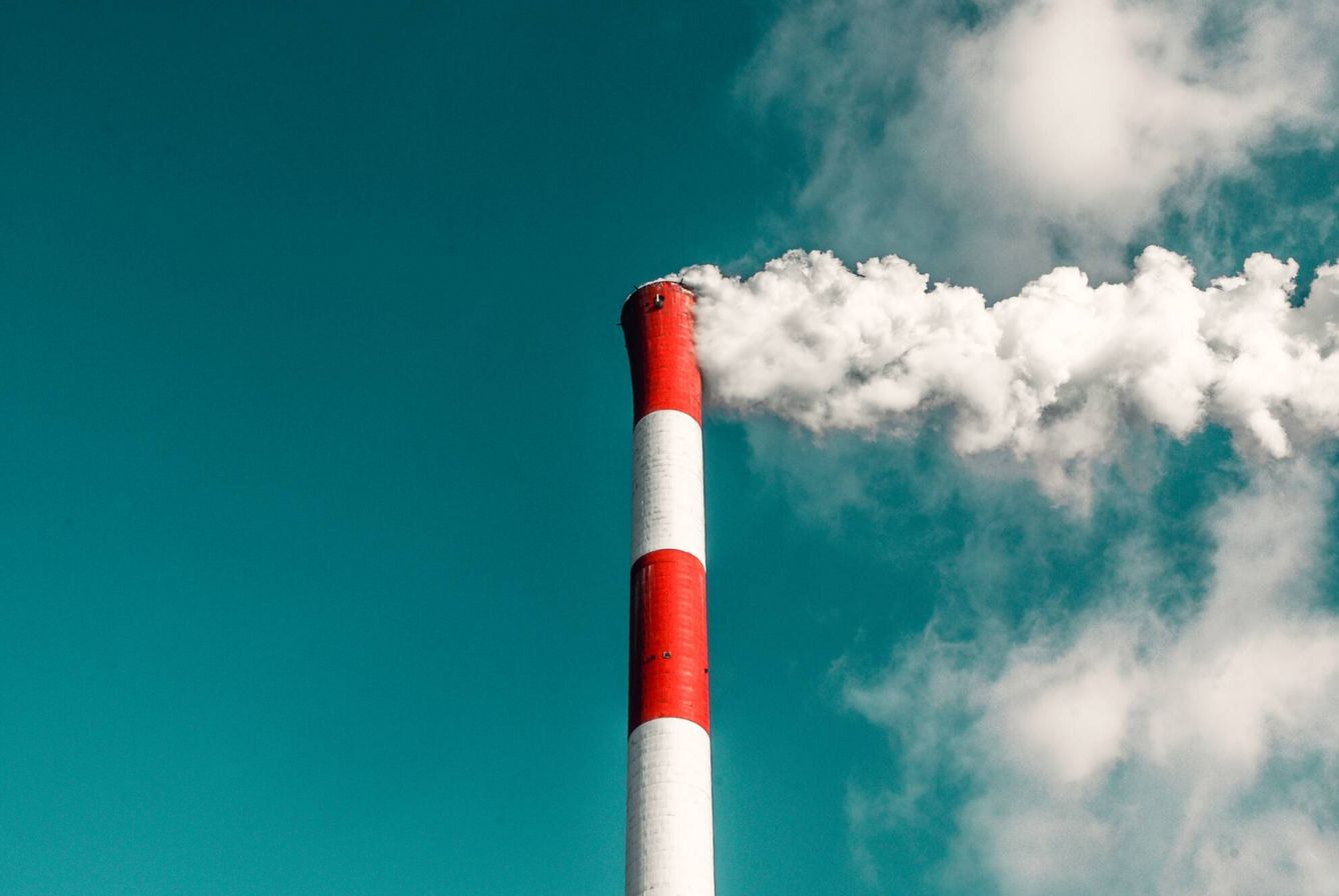 Una de las acciones indiscutibles es eliminar las emisiones de gases de efecto invernadero. (Unsplash/@veeterzy)