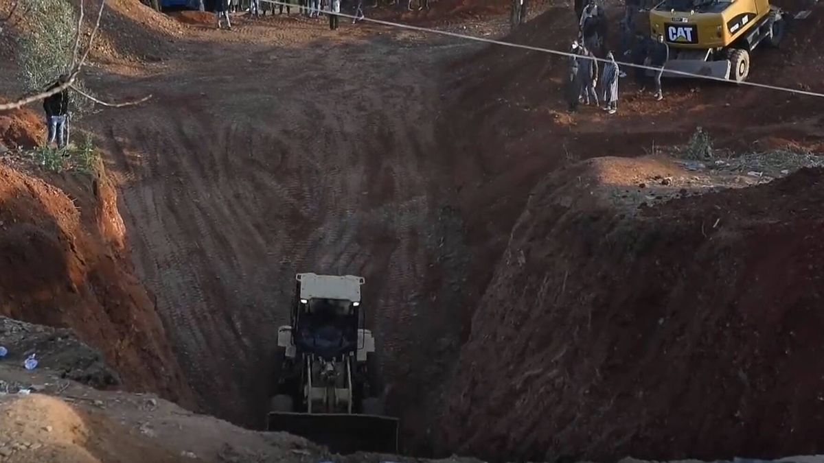 Excavan un túnel horizontal para llegar al niño que cayó al pozo en Marruecos: la etapa decisiva del rescate