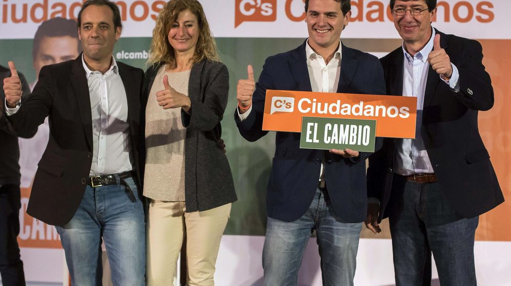 Foto: El presidente de Ciudadanos, Albert Rivera (2d), el candidato a la Presidencia de la Junta de Andalucía, Juan Marín (d) y el candidato a la Alcaldía de Málaga, Juan Cassá (i). (EFE)