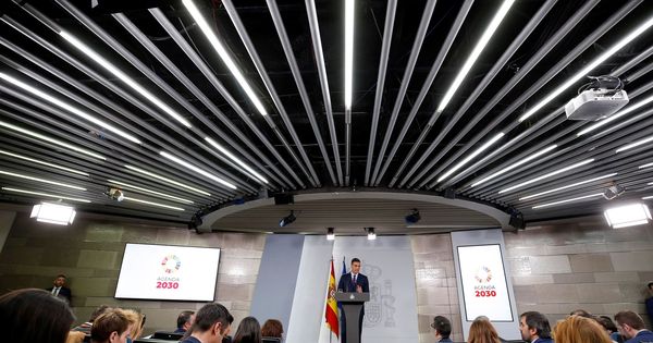 Foto: El presidente del Gobierno, Pedro Sánchez, durante su comparecencia, este viernes, en el Palacio de la Moncloa. (EFE)