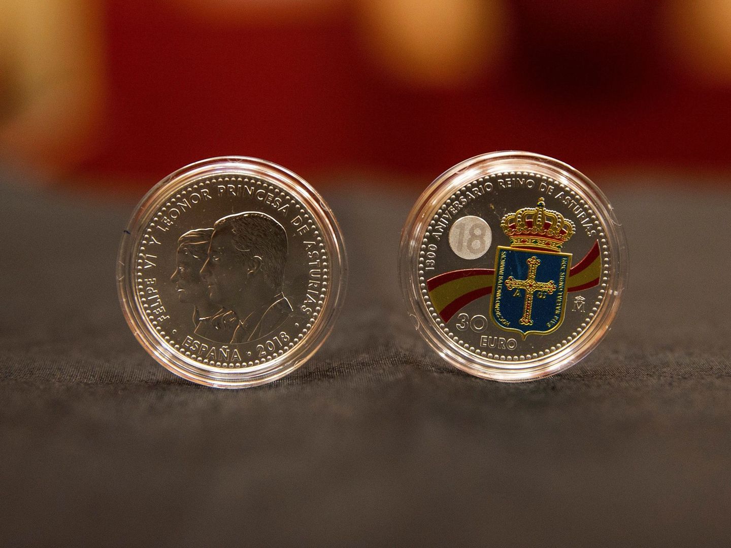 La moneda conmemorativa con el perfil de la princesa Leonor. (EFE)