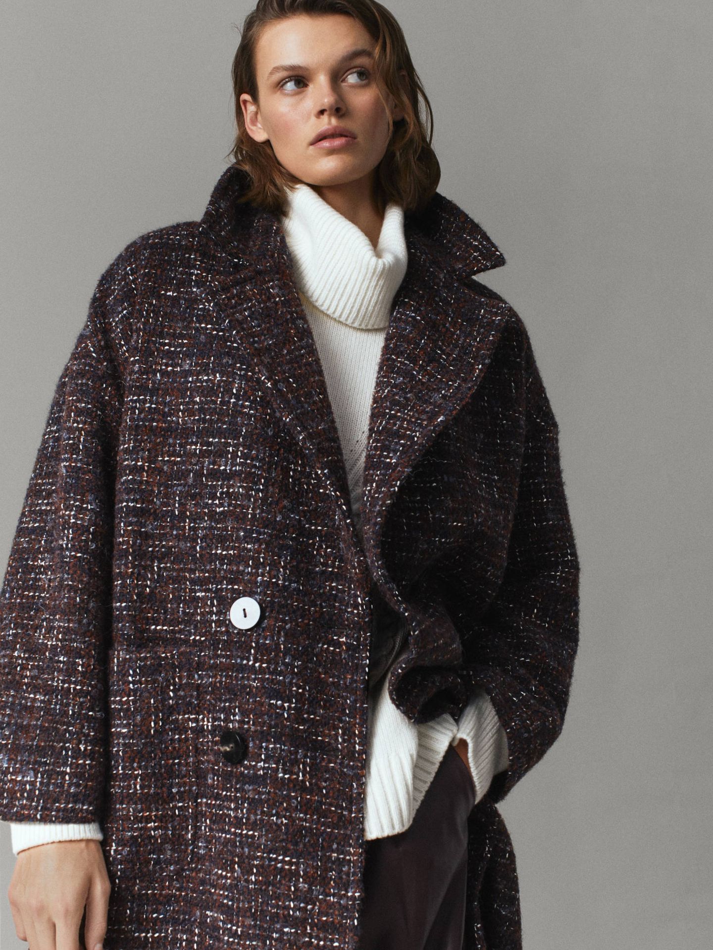 Abrigo de lana de Massimo Dutti. (Cortesía)