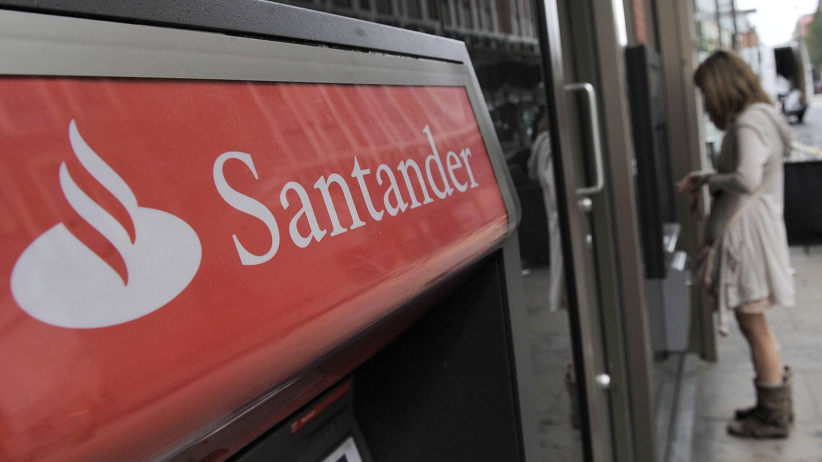 Foto: Cajero automático del Banco Santander (Efe)