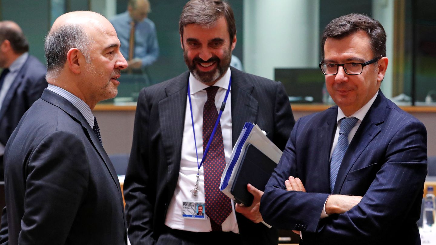García-Berdoy (centro), el hombre a cargo de la maquinaria diplomática de España en la UE (EFE)