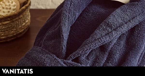 Zara Home nos presenta este albornoz de algodón orgánico para convertir tu en un spa