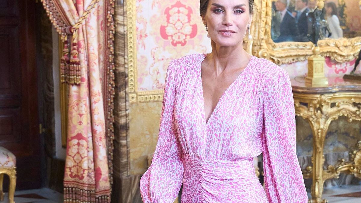 Letizia, vestido ochentero y diamantes y perlas para su look en el Palacio Real