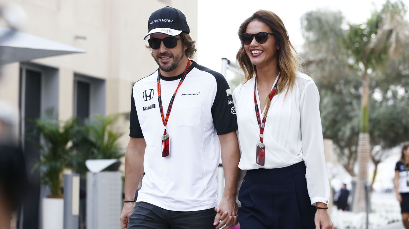 Foto: Lara Álvarez y Fernando Alonso en el GP de Abu Dhabi (Gtres)
