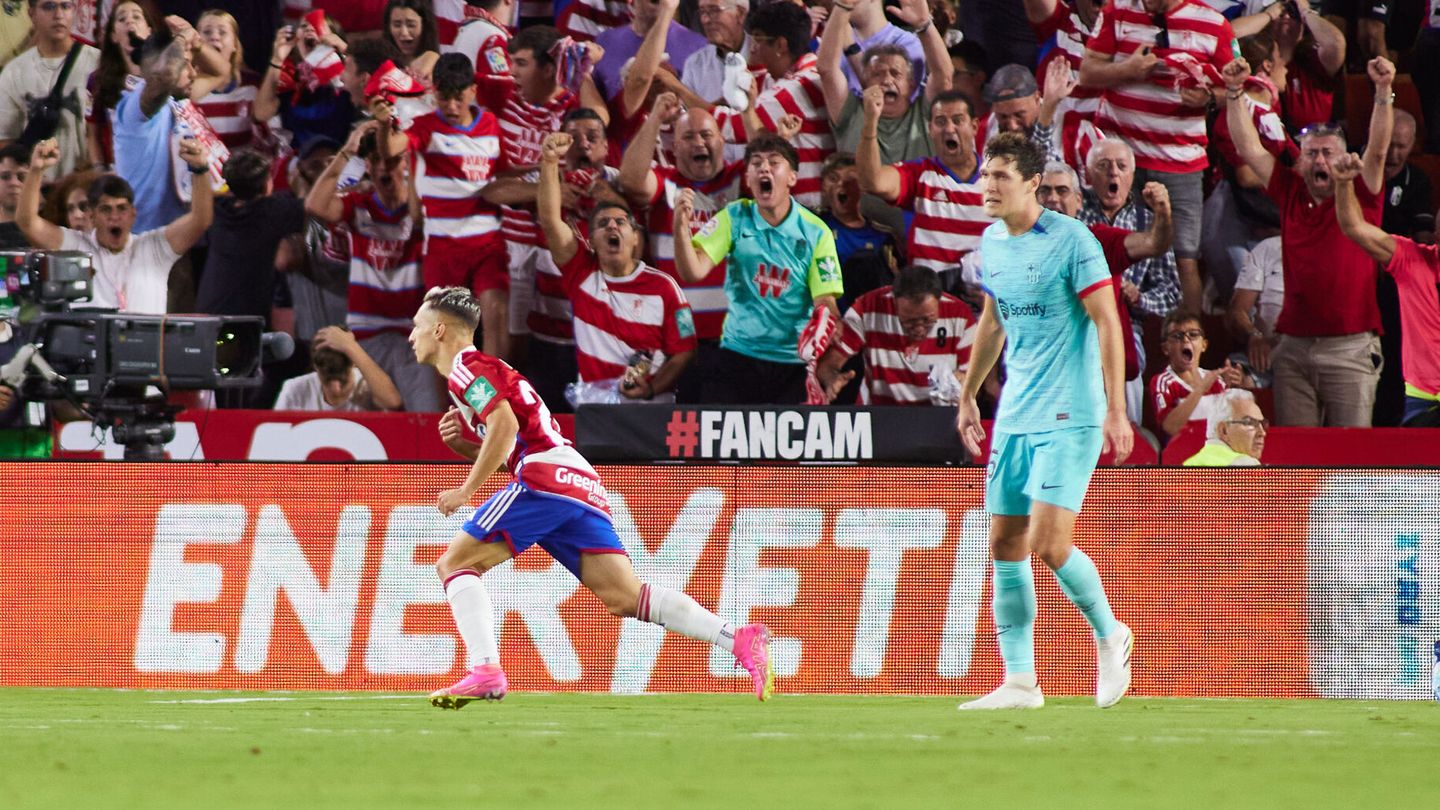 Bryan Zaragoza celebra uno de sus goles ante el Barça. (Joaquín Corchero/AFP)