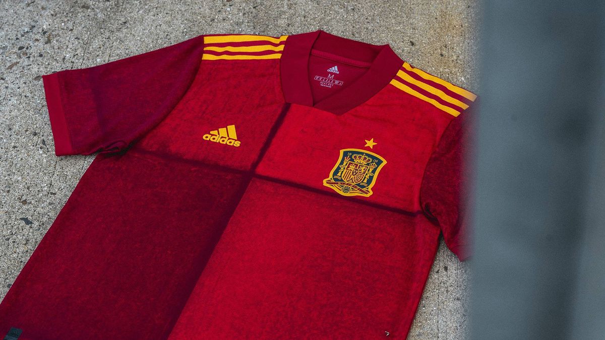 ¿Un pijama o un mantel? Así es la nueva camiseta de España para la Eurocopa 2020