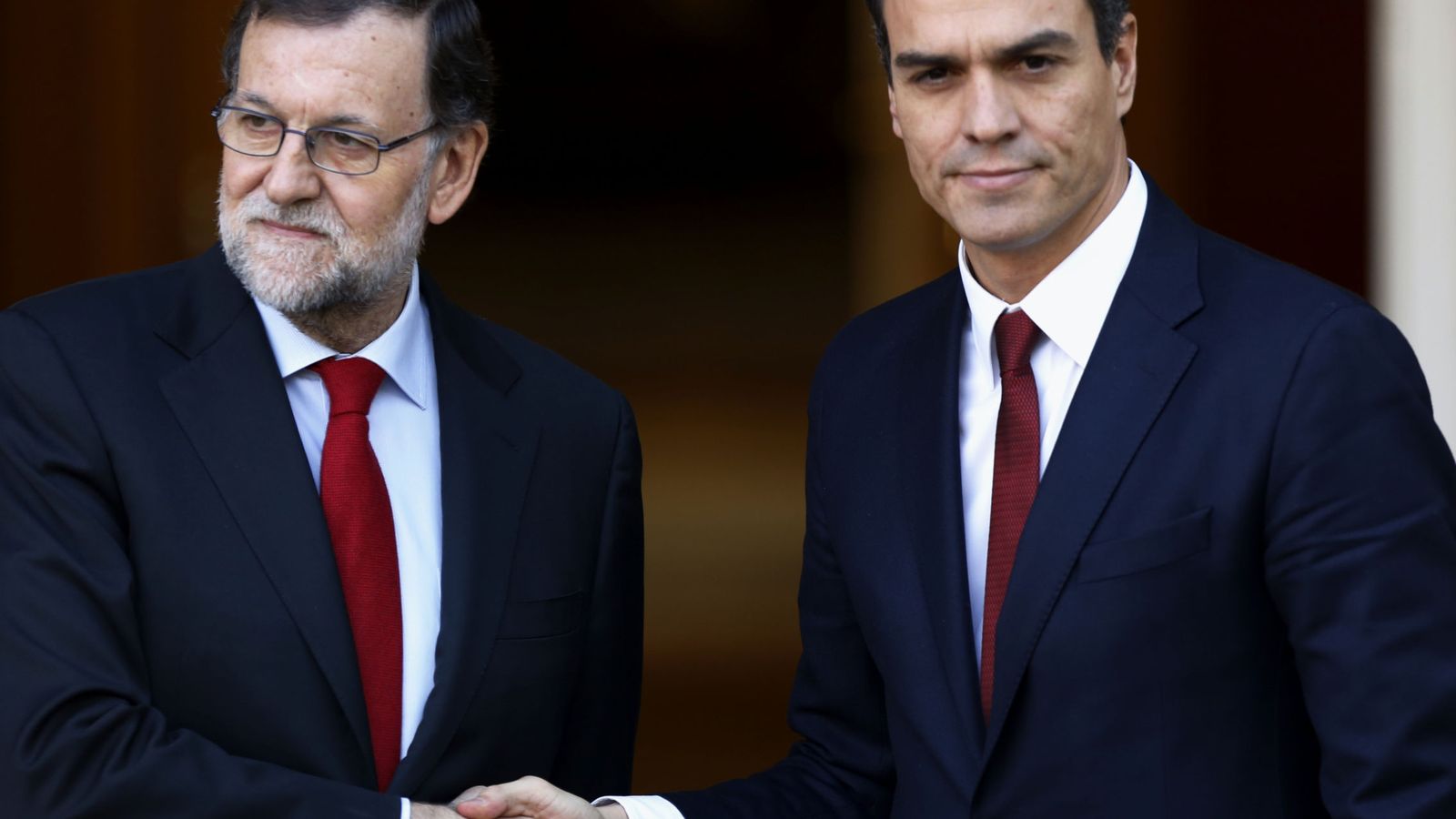 Foto: El presidente en funciones, Mariano Rajoy, y el secretario general del PSOE, Pedro Sánchez. (Efe)