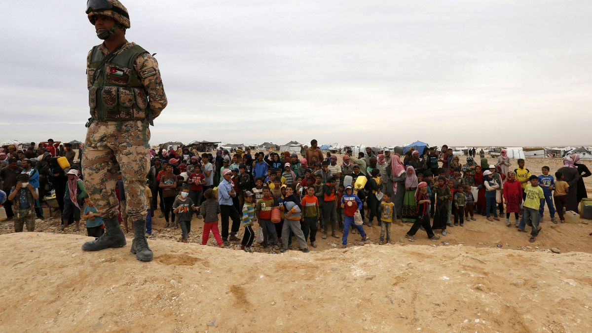 75.000 refugiados atrapados en tierra de nadie entre Jordania y Siria