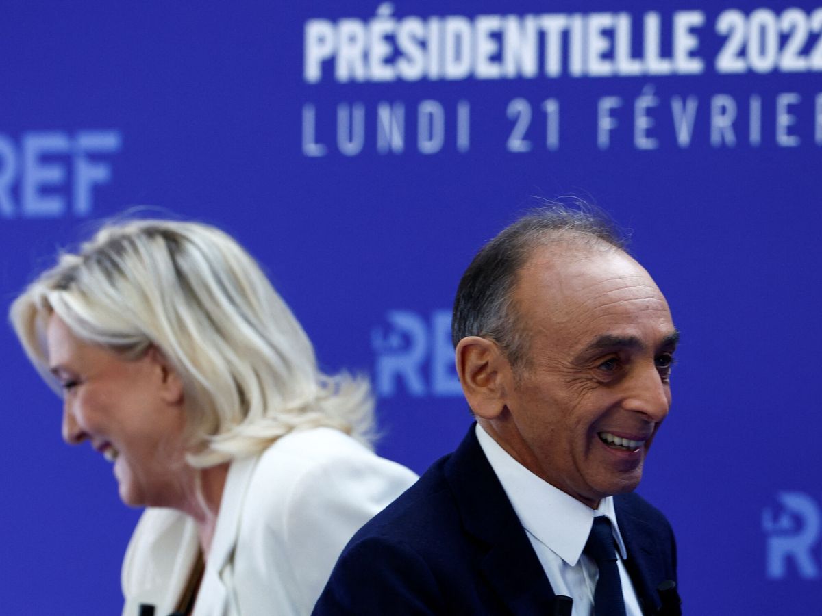 Foto: Le Pen y Zemmour, en un evento conjunto el 21 de febrero. (Reuters/Gonzalo Fuentes)
