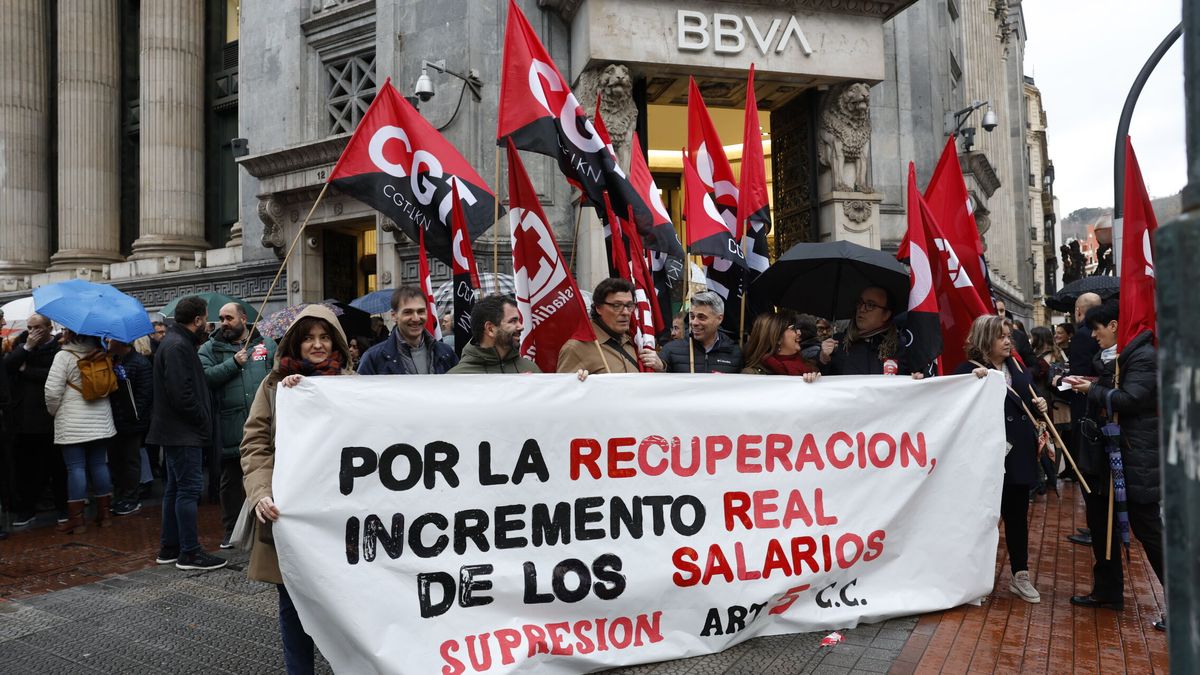 Convocan una nueva movilización en la banca coincidiendo con la junta de Sabadell
