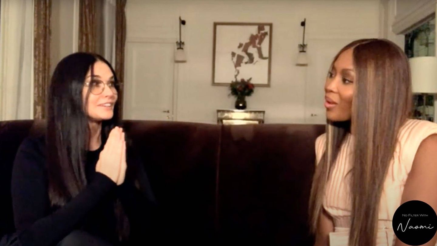 Demi Moore y Naomi Campbell. (YouTube)