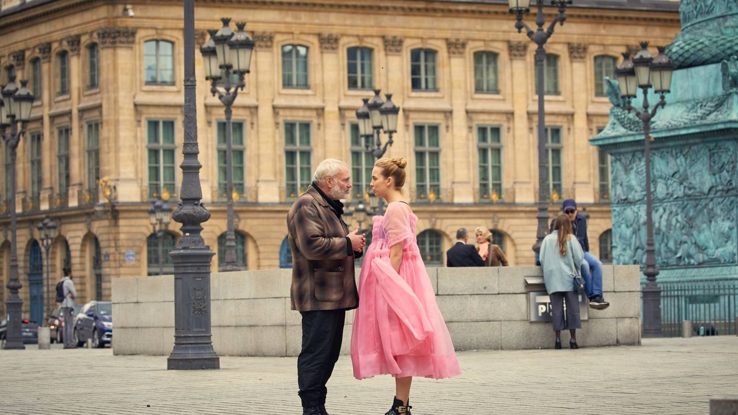 Kim Bodnia y Jodie Comer en una escena rodada en París. (HBO)