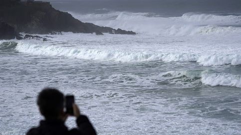 Noticia de El temporal Nelson deja cuatro muertos en Asturias y Tarragona tras ser arrastrados por el mar