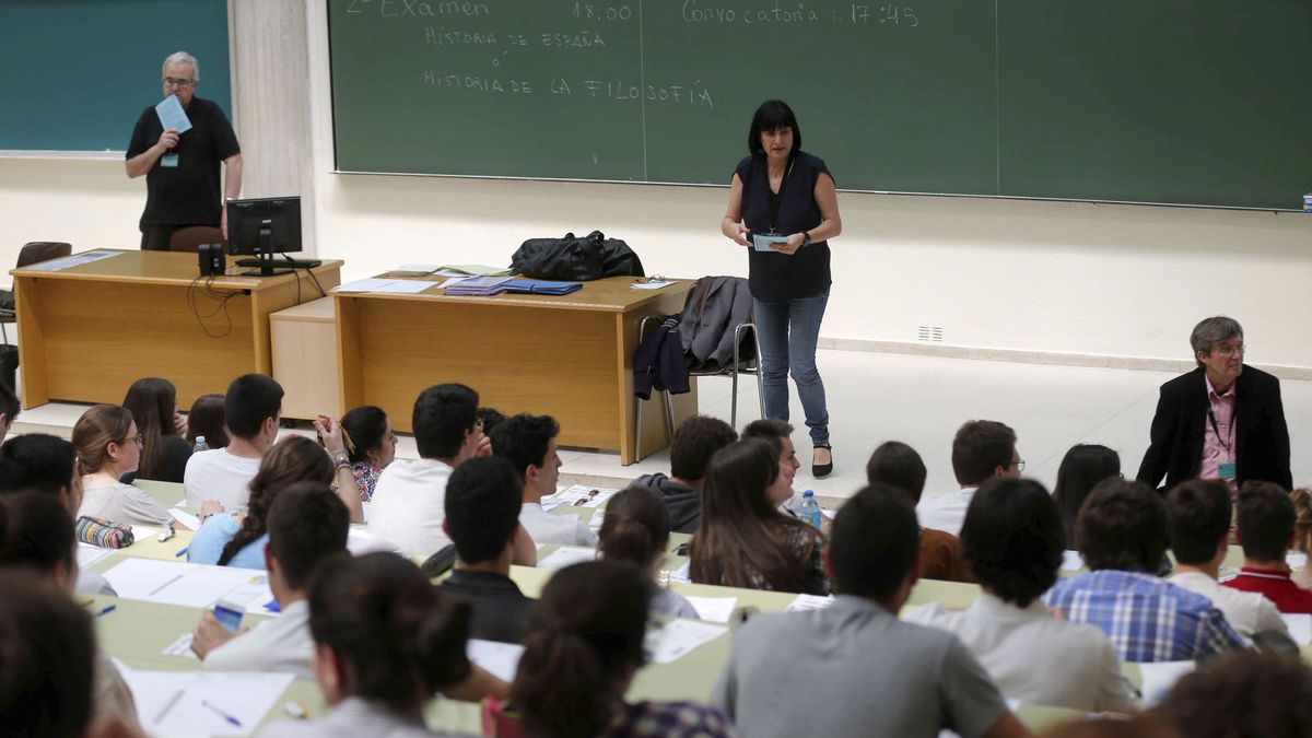 Los alumnos de Cantabria tendrán una semana de vacaciones cada dos meses