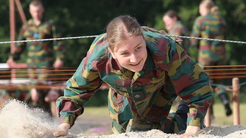 Reptando, escalando... Las imágenes del duro entrenamiento militar de Elisabeth de Bélgica