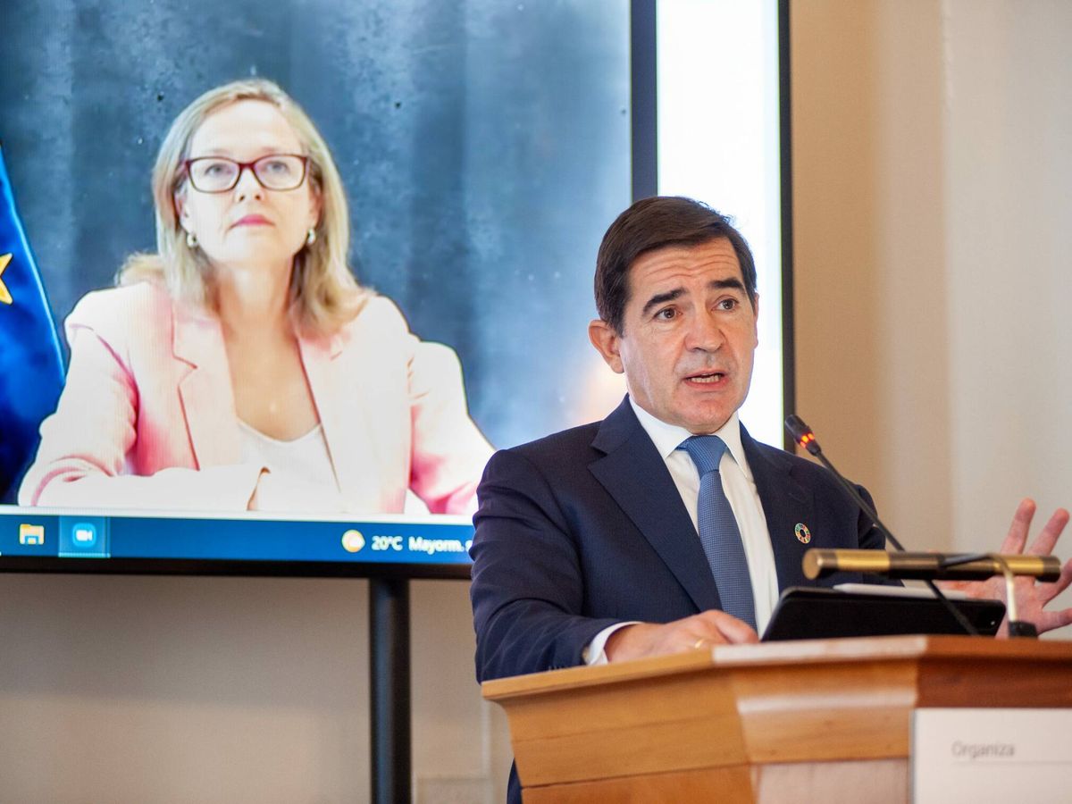 Foto: Carlos Torres, presidente de BBVA, bajo la mirada por videoconferencia de la vicepresidenta Nadia Calviño. (APIE)