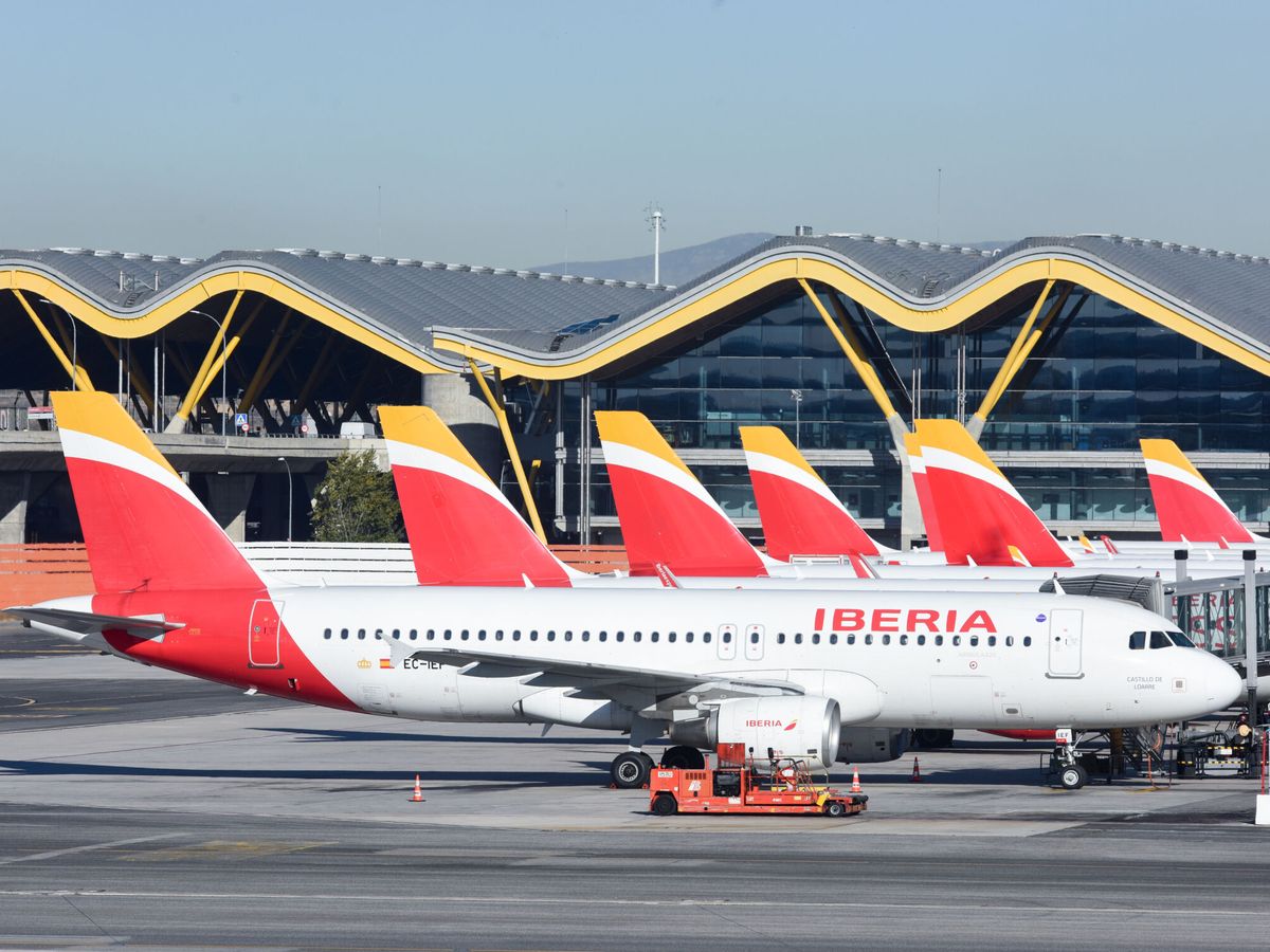 Foto: Aviones de Iberia en el Aeropuerto de Barajas (Madrid). (EP/Gustavo Valiente)