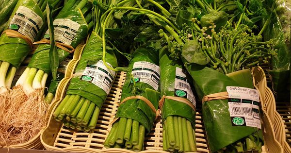 Foto: Los productos frescos de los supermercados Rimping están envueltos con hojas de plátano (Foto: Facebook)