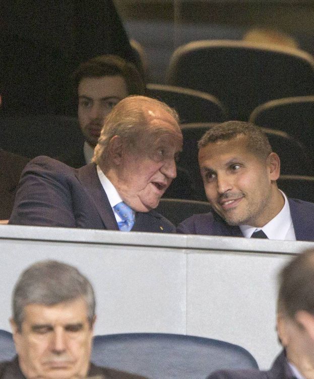 Foto: Don Juan Carlos, en el palco del Santiago Bernabéu. (Cordon Press)
