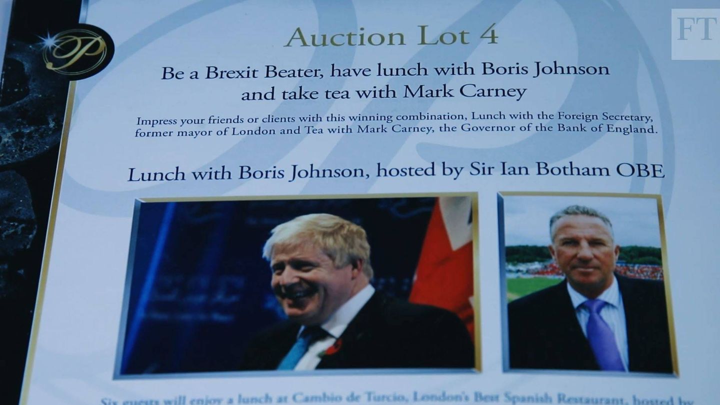 Captura del vídeo: una de las subastas para comer con Boris Johnson. ('Financial Times')