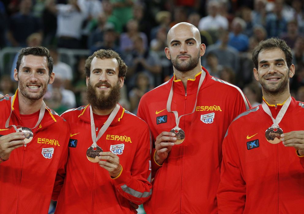 Foto: Rey (segundo por la derecha) ganó la plata con la selección española en el EuroBasket 2013 (EFE)