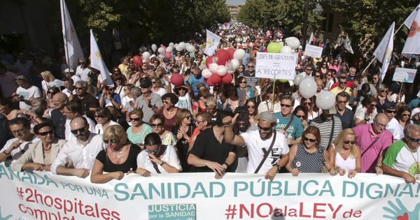 Foto: Manifestación en Granada liderada por Jesús Candel, Spiriman. (EFE)