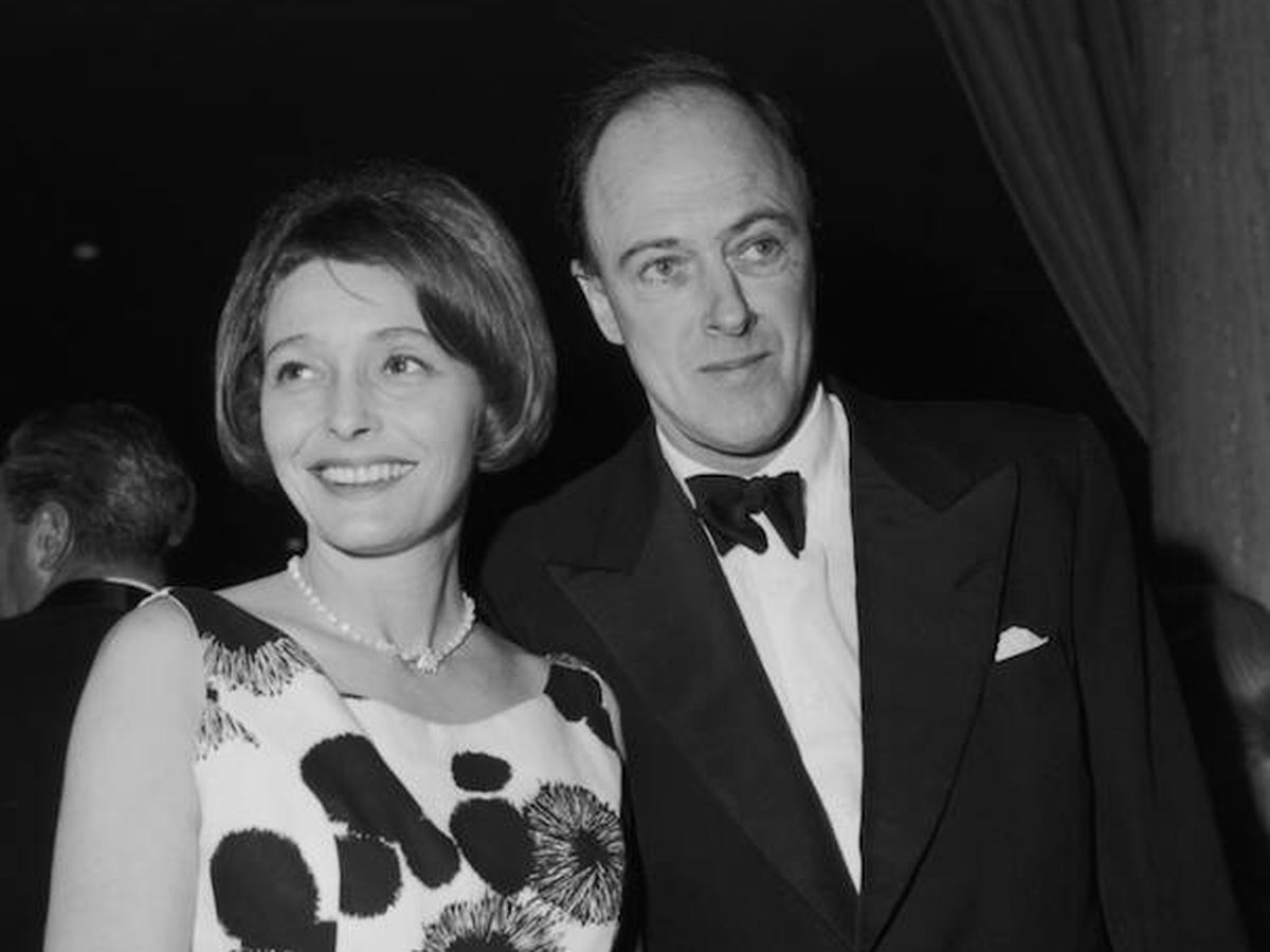 Foto:  Roald Dahl, junto a su primera esposa, la actriz Patricia Neal. (Getty)