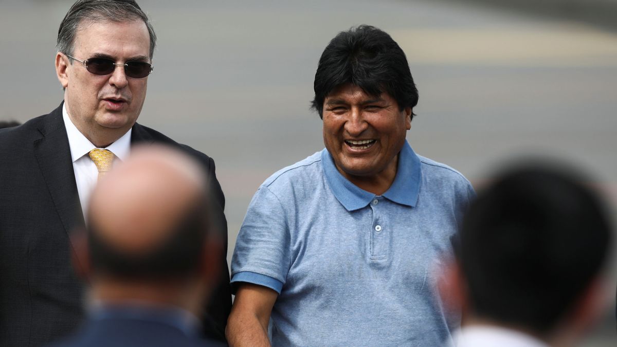 Evo Morales llega a México con asilo político: "Me habéis salvado la vida"