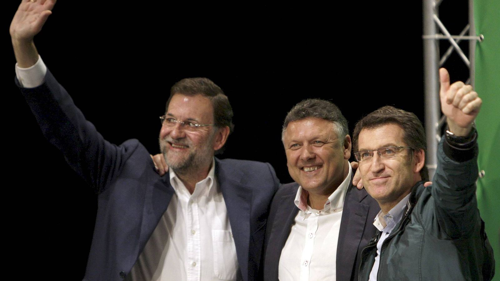 Foto: Telmo Martín (c), junto al presidente del PP, Mariano Rajoy (i), y el presidente de la Xunta, Alberto Núnez Feijóo. (EFE)