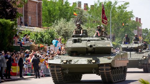 Exhibición naval y un desfile como antaño: las Fuerzas Armadas reivindican su protagonismo en Granada