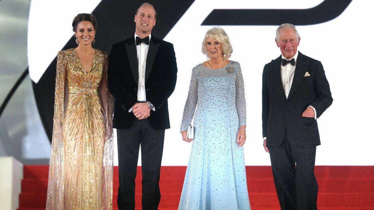 El look de Kate Middleton en el estreno de 'No Time to Die' causó sensación en el mundo de la moda. (Getty/Gareth Cattermole)