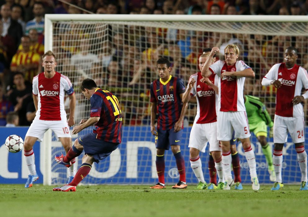 Foto: Messi lanza la falta que supuso el primer gol azulgrana (Reuters). 